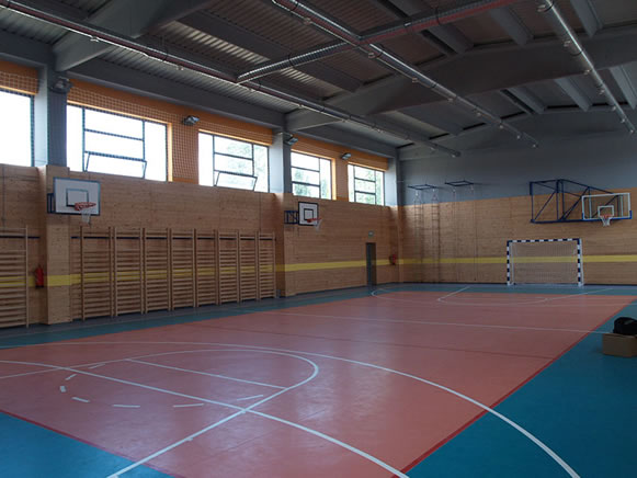 Postupak postavljanja sportskog akrilnog podnog sustava