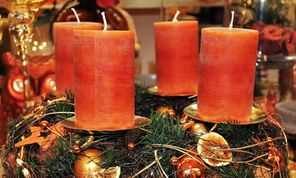 Adventski vijenac za stol od kuglica