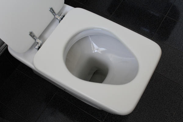 Saznajte kako odštopati wc školjku