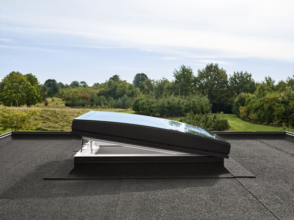 VELUX prozor za ravni krov sa zakrivljenim staklom