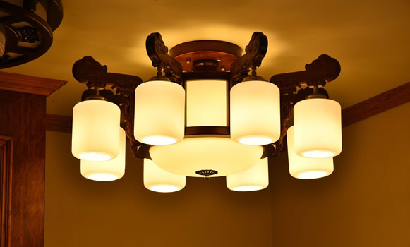 Trik za brzo čišćenje prašnjavog lustera