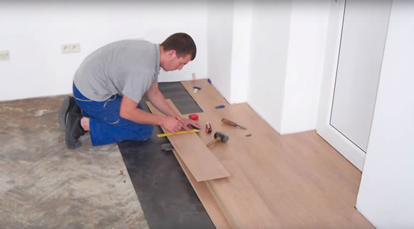 Zamjena starih podnih obloga s Kronotex laminatom hrast daska