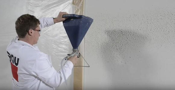 VIDEO: Nanošenje fasadne dekorativne žbuke Baumit CreativTop - Spray Dashing Technique