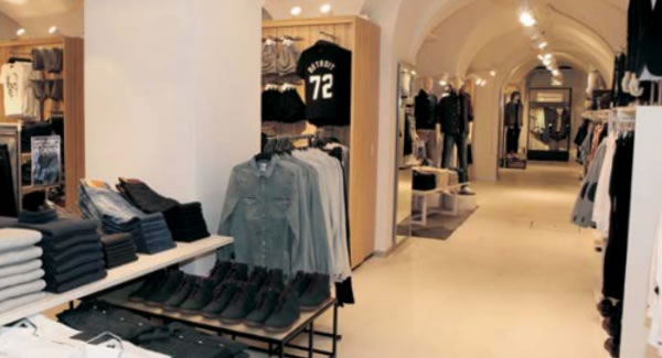 Prenamjena palače Busetti u prodajno mjesto H&M-a