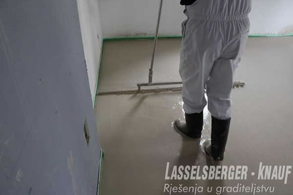 Izvedba samonivelirajućeg tekućeg estriha Lasselsberger-Knauf Estrich FE