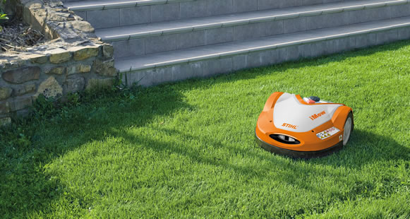 Inteligentni pomagači - STIHL iMOW robotske kosilice