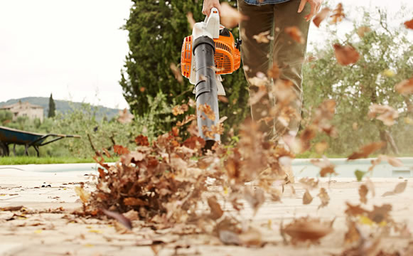 STIHL puhači: Očistite svoje dvorište ili vrt od lišća, zelenog otpada i prašine