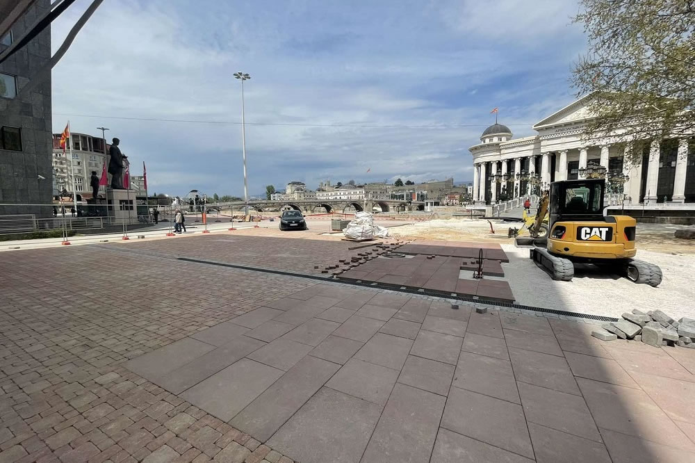 Uređenje trga Vegas u Skopju betonskim opločnicima Pitagora