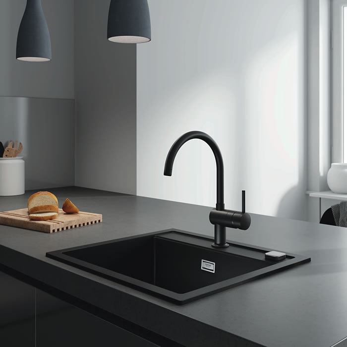 Moderna i elegantna kupaonica i kuhinja s GROHE Matt Black kolekcijom