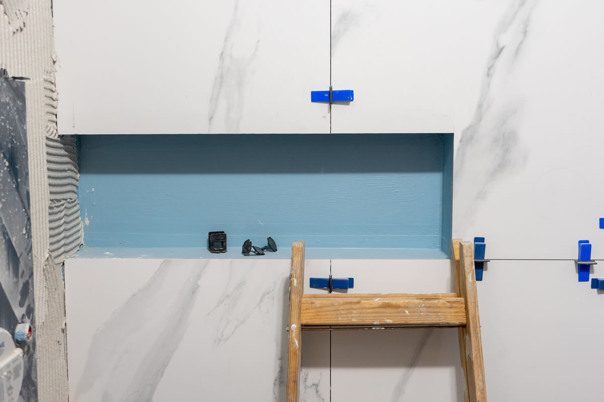 Renovacija kupaonice: postavljanje keramičkih pločica