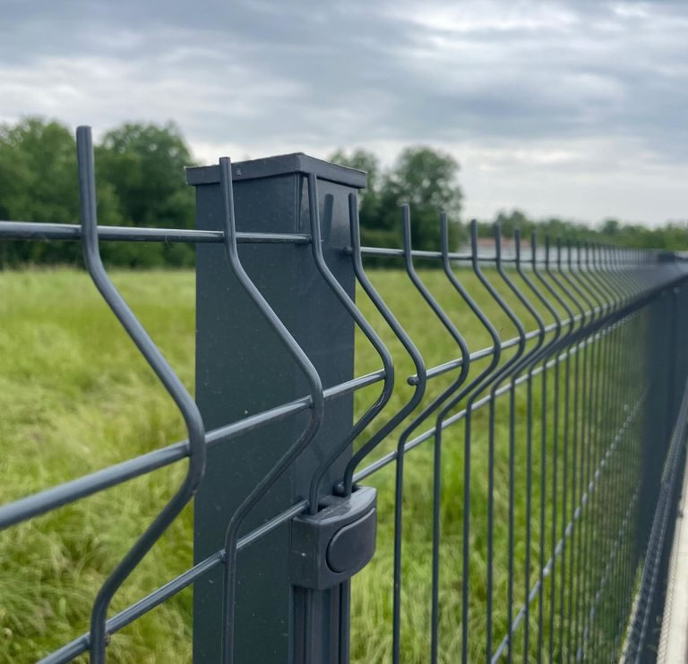 Kako urediti dvorište uz 3D panelne ograde?