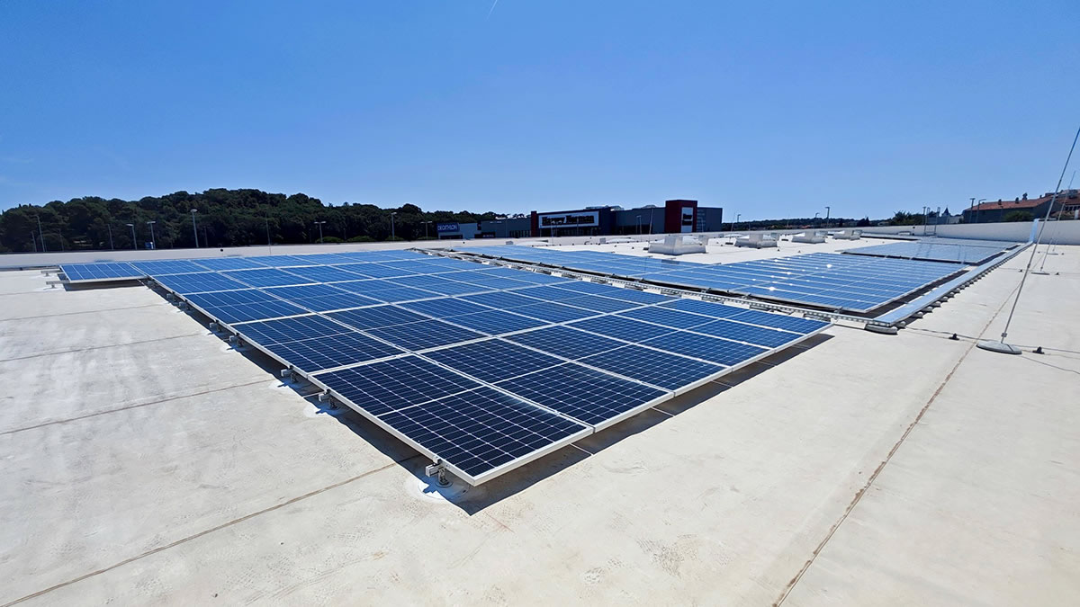 Prednosti i izazovi ugradnje: Sustavi sidrenja solarnih panela na ravnim krovovima