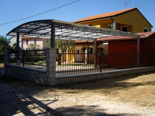 Nadstrešnica