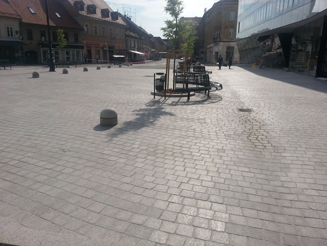 Pješačka zona: Kameni opločnici