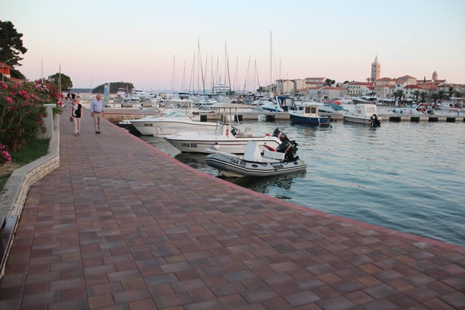 Riva: Betonski opločnici