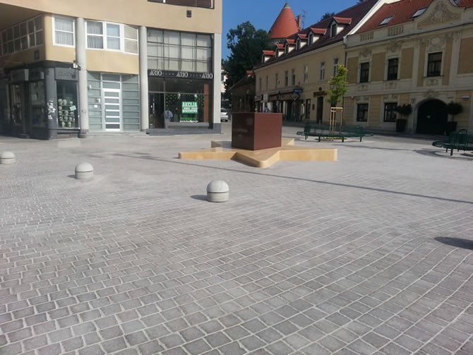 Trg: Kamena podna obloga
