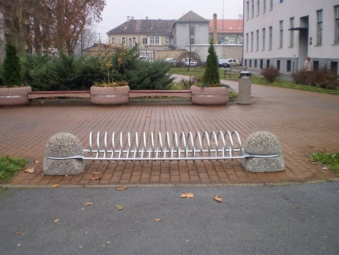 Trg: Stalak za bicikle