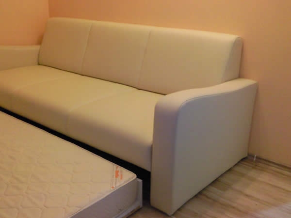 Trosjed s ležajem na izvlačenje