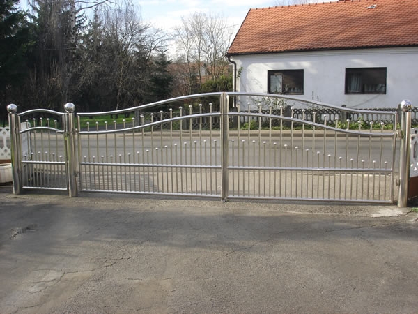 Dvorišna INOX ograda na dva krila