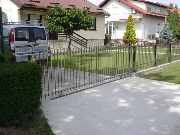 Dvorišna klizna INOX ograda