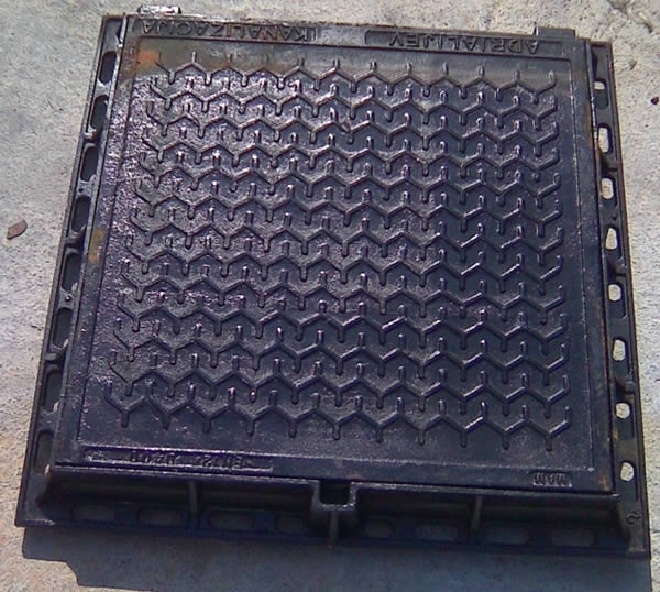 Kvadratni kanalizacijski poklopci sa zaključavanjem 600x600, C250KN - D400KN (art. 207 - 208)