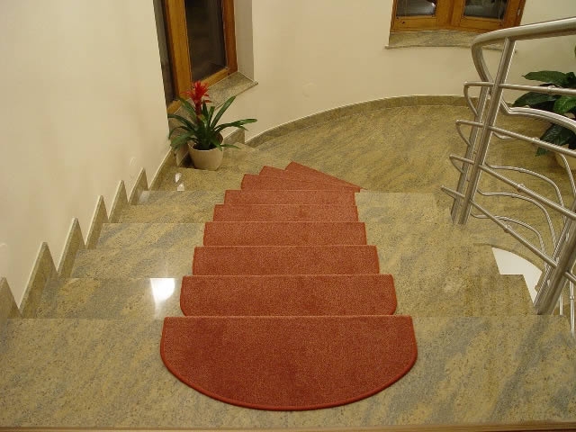 Kružne kamene stepenice (unutarnje)