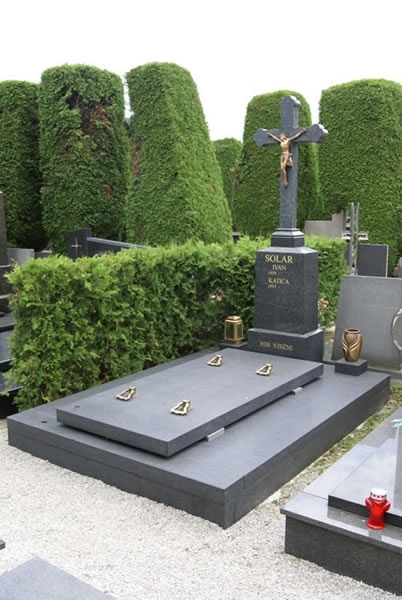 Nadgrobni spomenik 2 (MGK Klesarstvo)