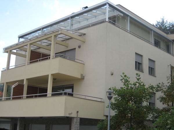 Ostakljivanje nadstrešnice bez vertikalnih profila (1)