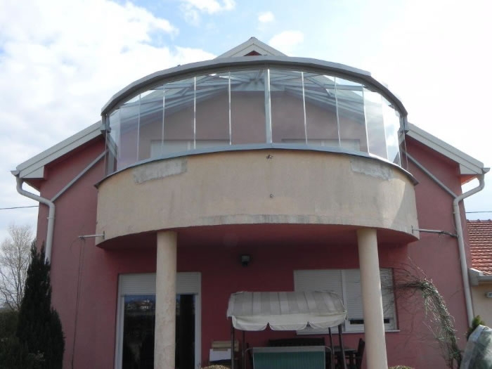Ostakljivanje balkona bez vertikalnih profila (4)