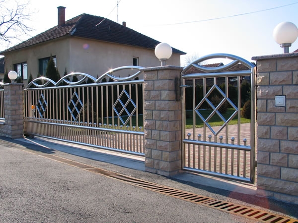 Dvorišna inox kapija - rustik