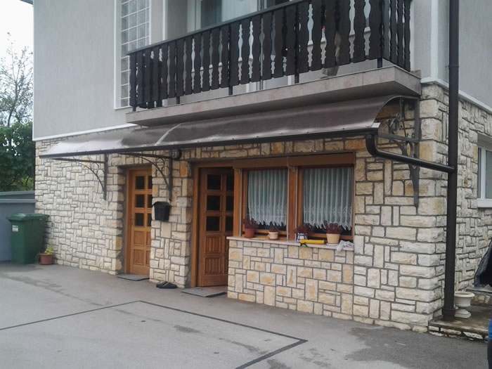 Kovana nadstrešnica 2