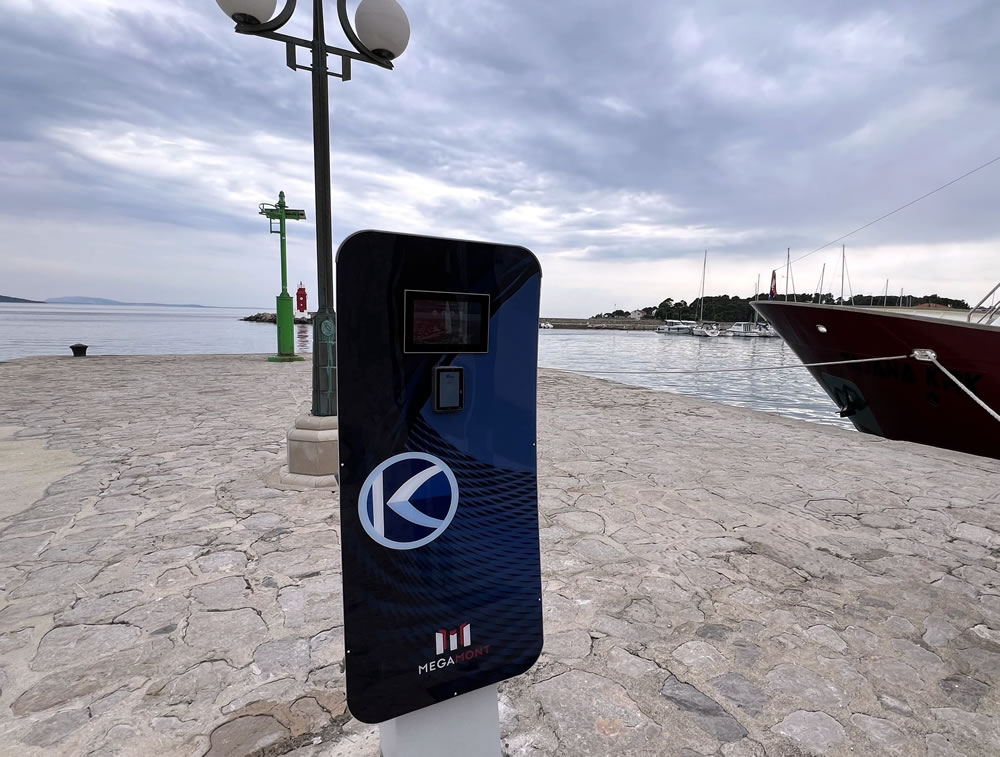 Distribucijski pametni ormari za plovila