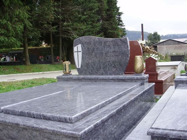 Nadgrobni spomenik 2 (Kamenoklesarski obrt Kamik)