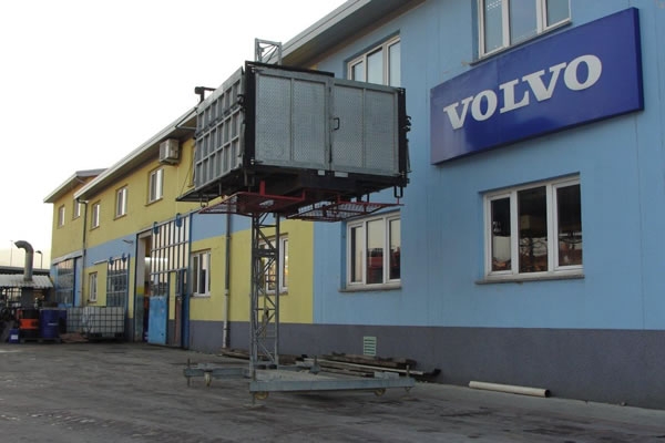 Rabljeni strojevi: Vanjski lift za prijevoz materijala i osoba na zgradama (prilikom izgradnje i sl.)