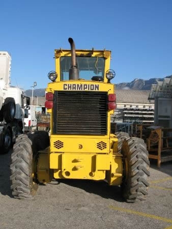 Rabljeni strojevi: Greder Champion 720A