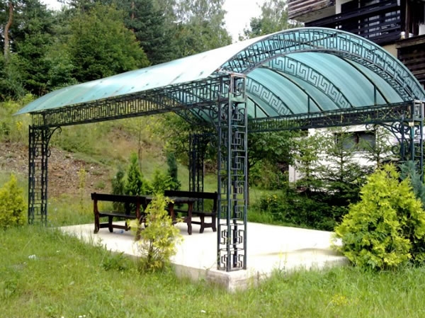 Nadstrešnica Metalkov