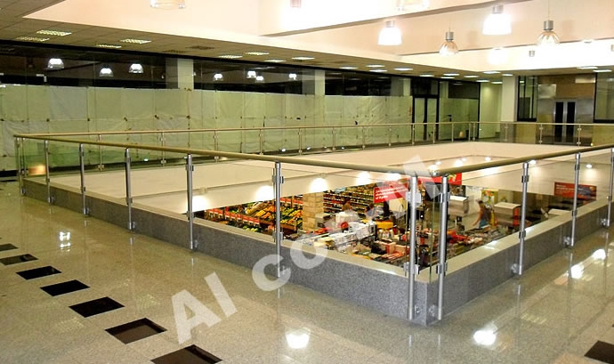 Staklena ograda galerije s aluminijskim nosačima u trgovačkom centru