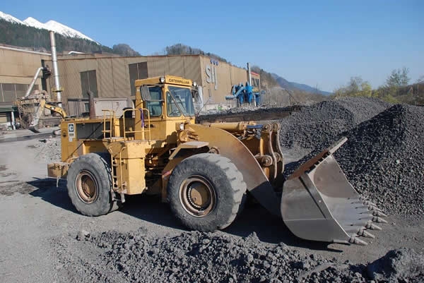 Rabljeni strojevi: Utovarivač Caterpillar 988 B