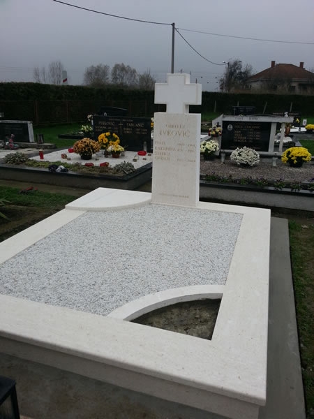 Nadgrobni spomenik 10 (Stipe Lucić kamenoklesarski centar i klesarstvo)