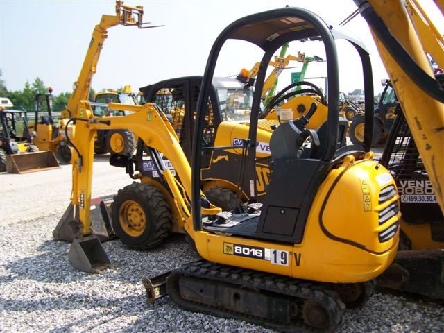 Rabljeni strojevi: Mini bager s gusjenicama 8016 TCG
