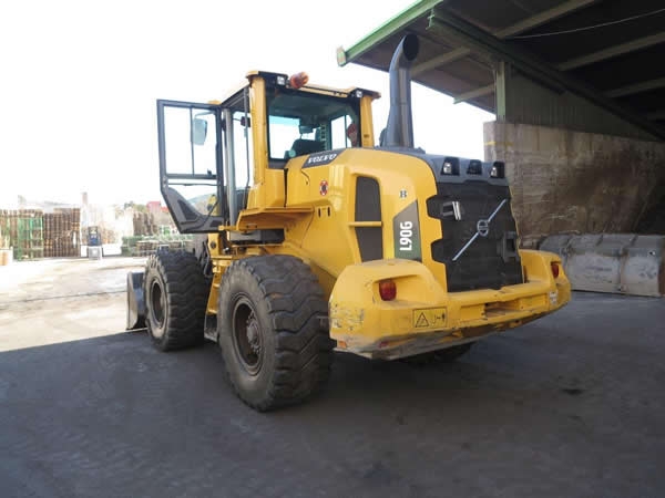 Rabljeni strojevi: Utovarivač Volvo L90G
