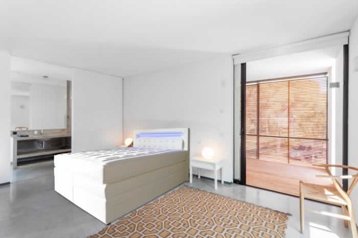 BOXSPRING krevet ALLURE sa madracem, ladicama i LED rasvjetom