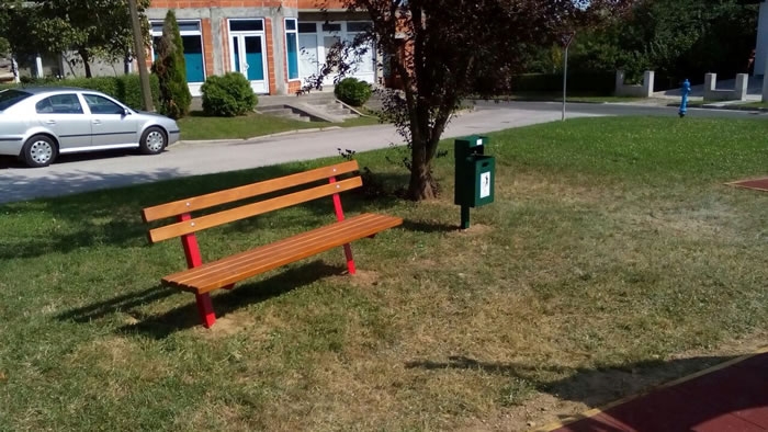 Klupa s naslonom, tip VINKO