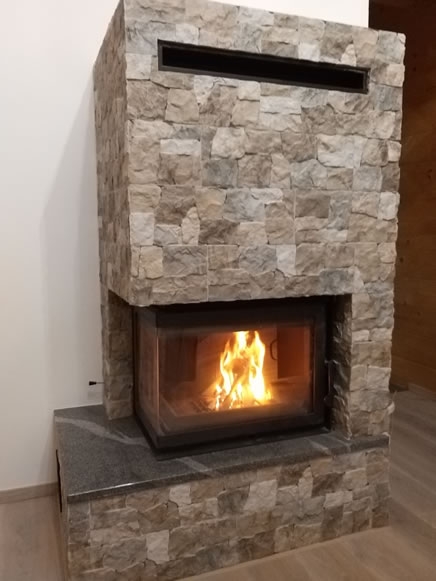 Kamin ostakljene s dvije strane Janko