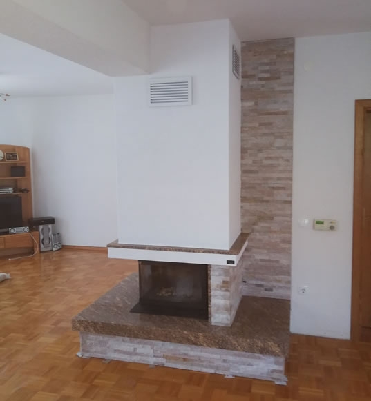 Kamin ostakljen s dvije strane Jularić