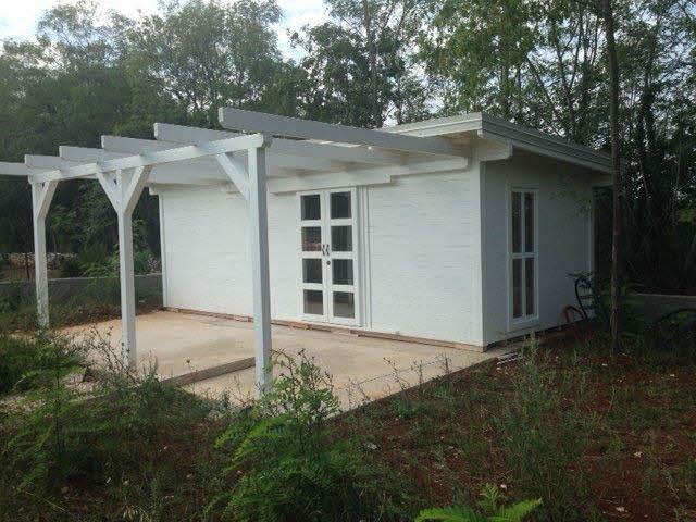 Bungalov dimenzija 6 m x 3 m s pergolom 1 (drvena kućica)