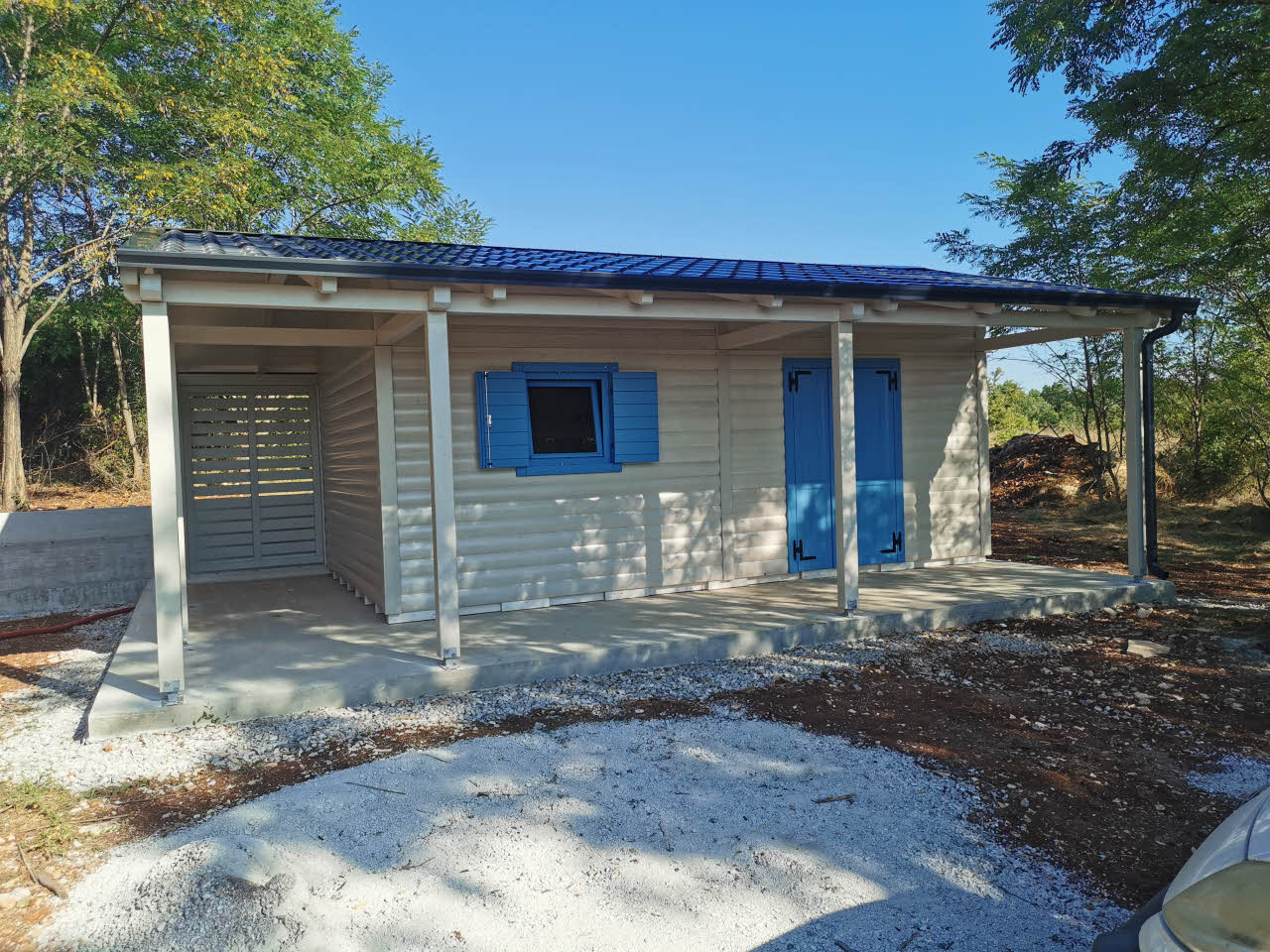 Bungalov dimenzija 6 m x 4 m s trijemom (drvena kućica)