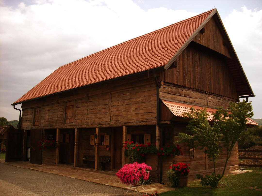 Tradicijska drvena hrastova kuća (restauracija starih i izrada novih)