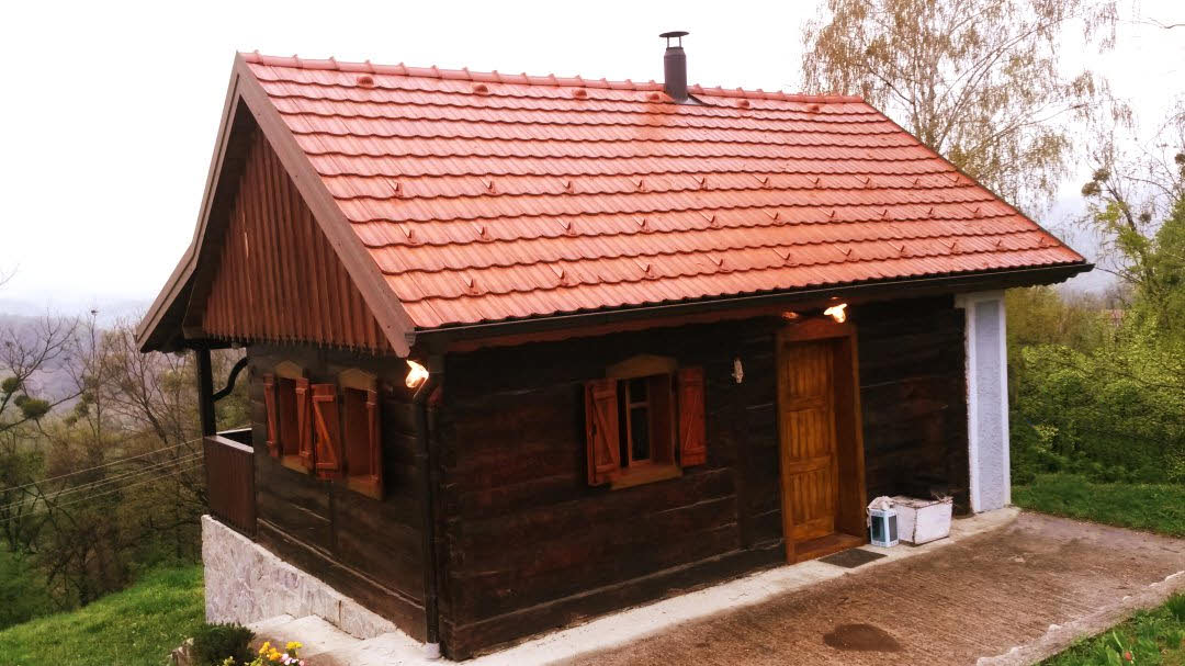Tradicionalna drvena kuća manjih dimenzija
