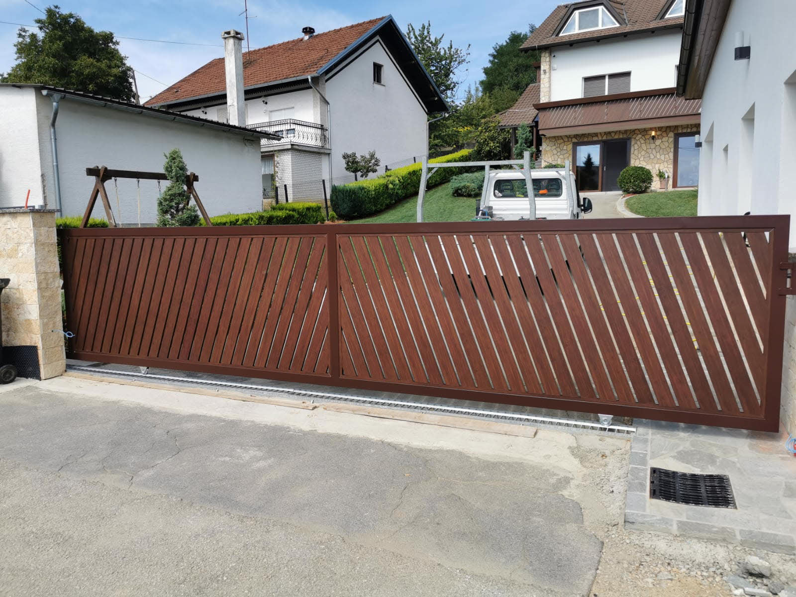 Aluminijska dvorišna ograda - imitacija drva